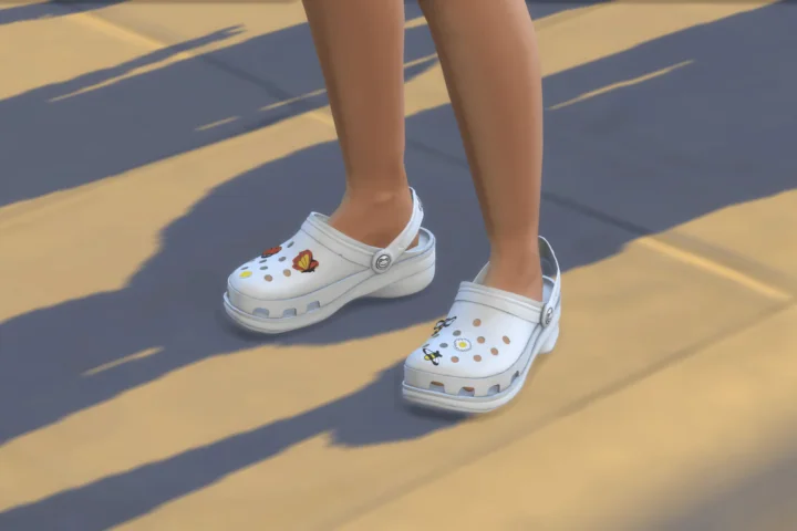 Crocs-Inspired Sims Experience