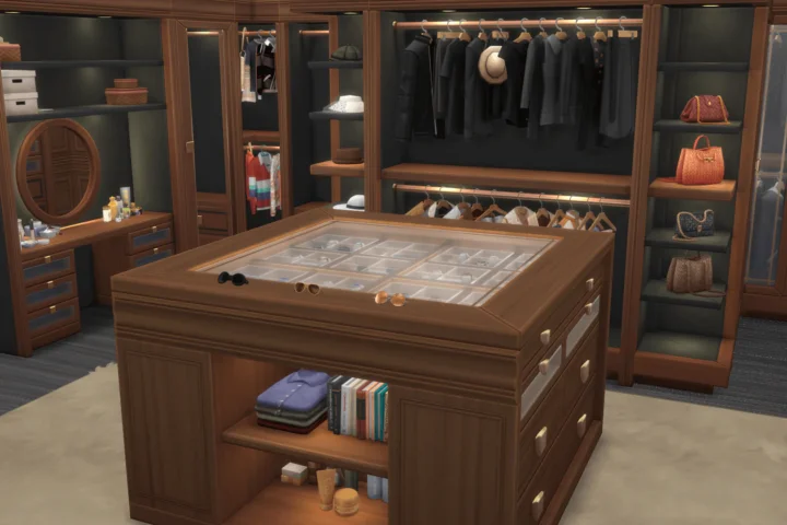 Judith Walk-In Closet