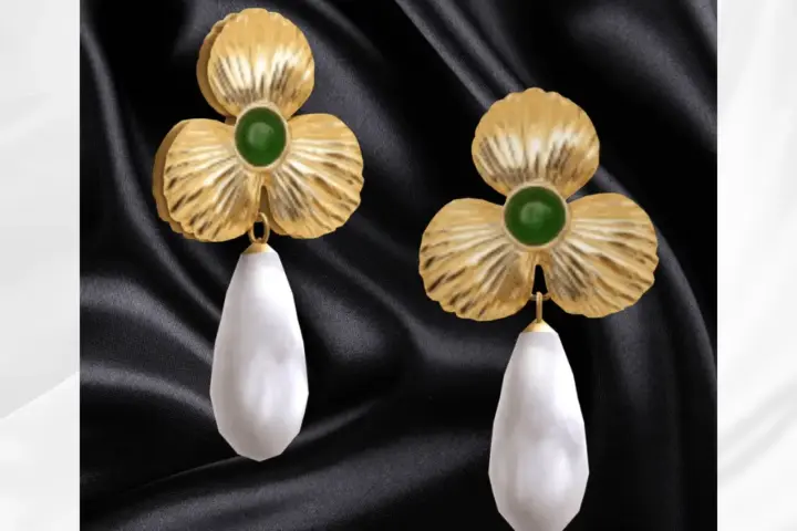 Golden Clover Pearl Earrings